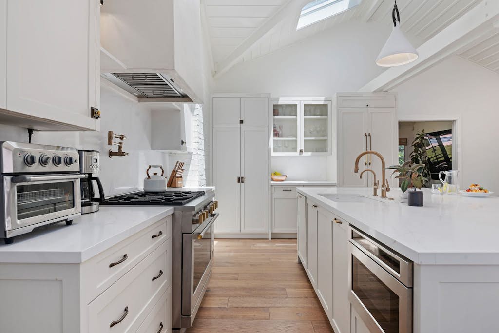 NEW Montecito Hedgerow Jewel Box, 4BD/3BA, with Pool and Jacuzzi!