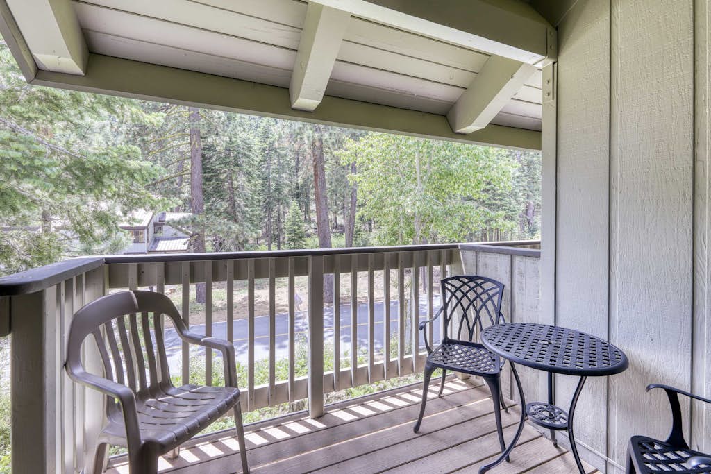 Escape to the beauty of Lake Tahoe at this cozy ski in/ski out condo nestled within the popular Granlibakken Tahoe resort!