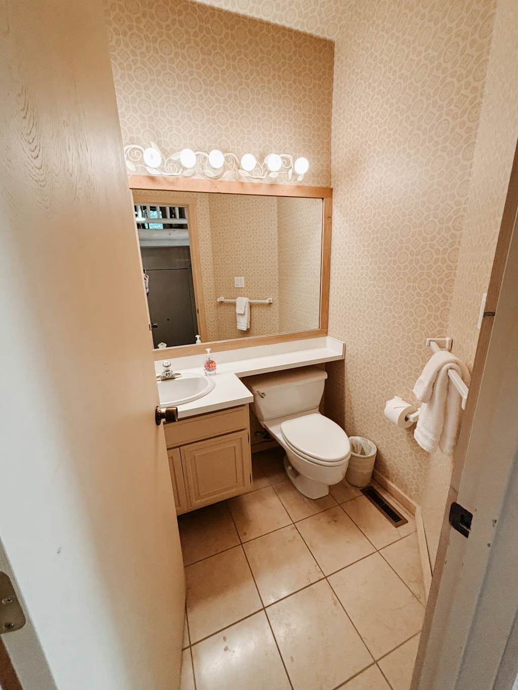 3BR/3.5BA Fairway Nine condo, near Elkhorn golf.