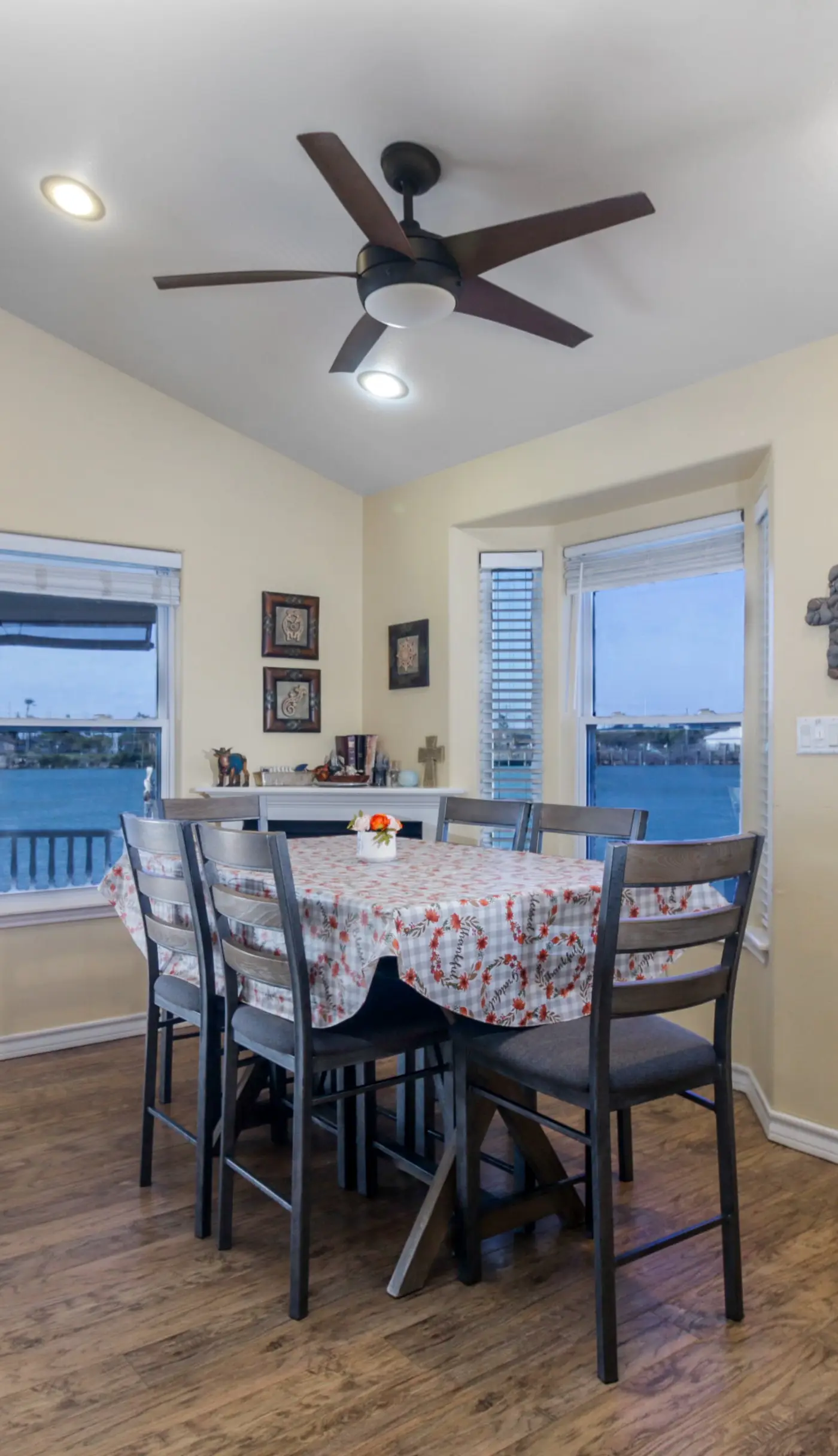 Coastal Breeze - Waterfront, Pools, Golf, Tennis