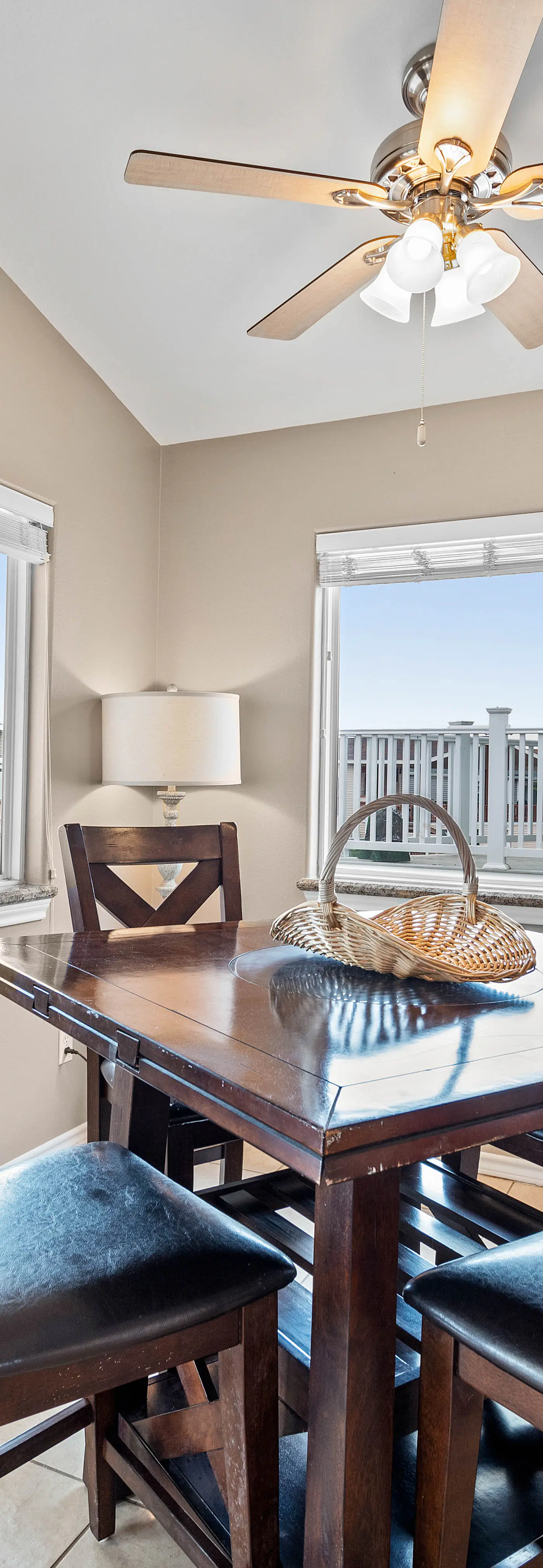 Coastal Canal Cottage - Waterfront, Dock, Pools