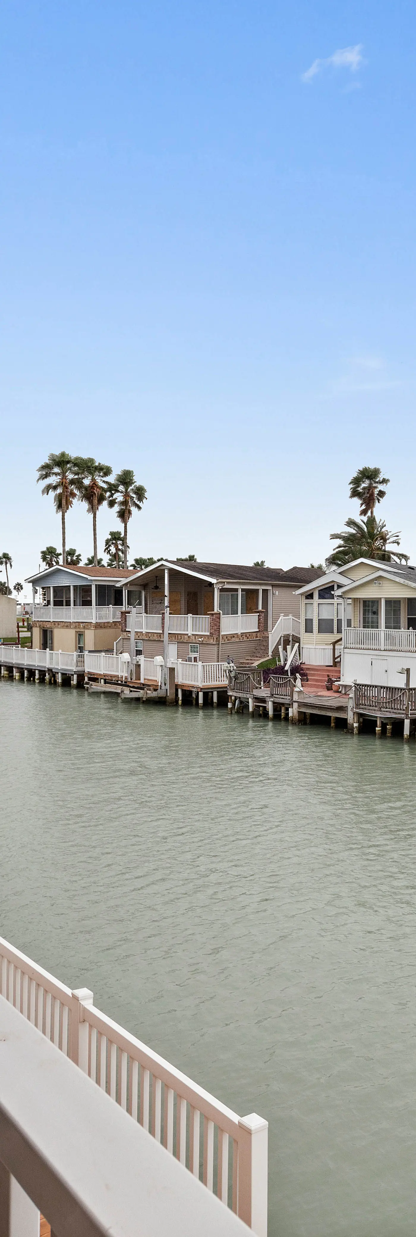 Coastal Canal Cottage - Waterfront, Dock, Pools