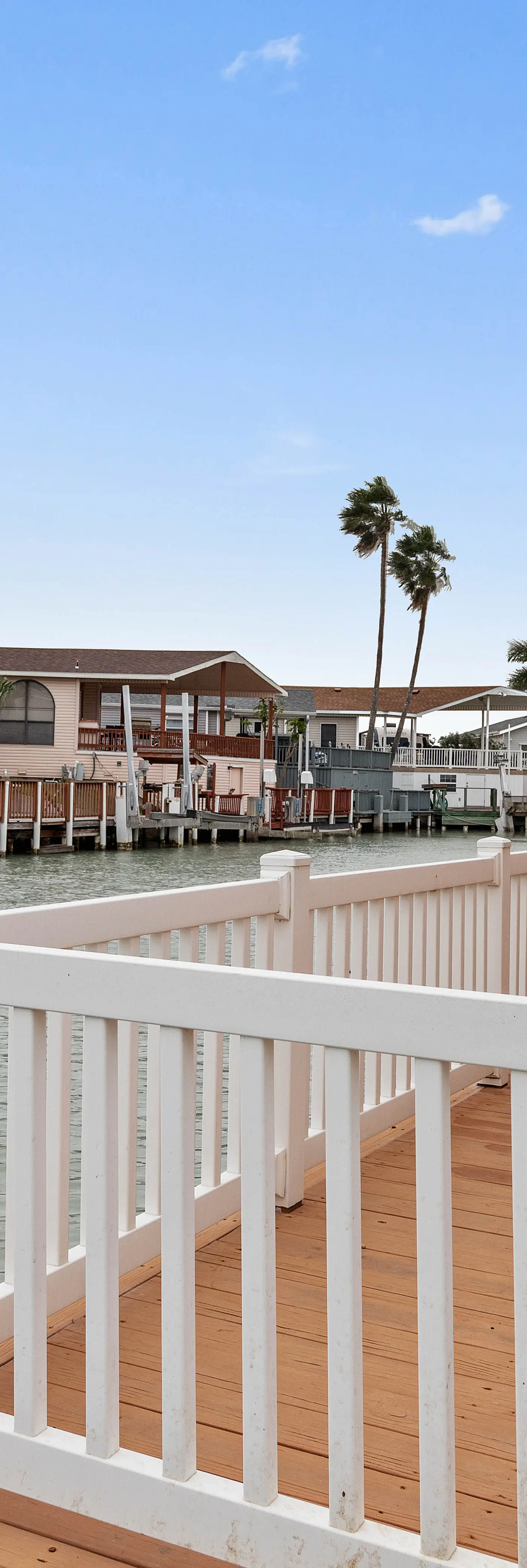 Coastal Canal Cottage - Waterfront, Dock, Pools