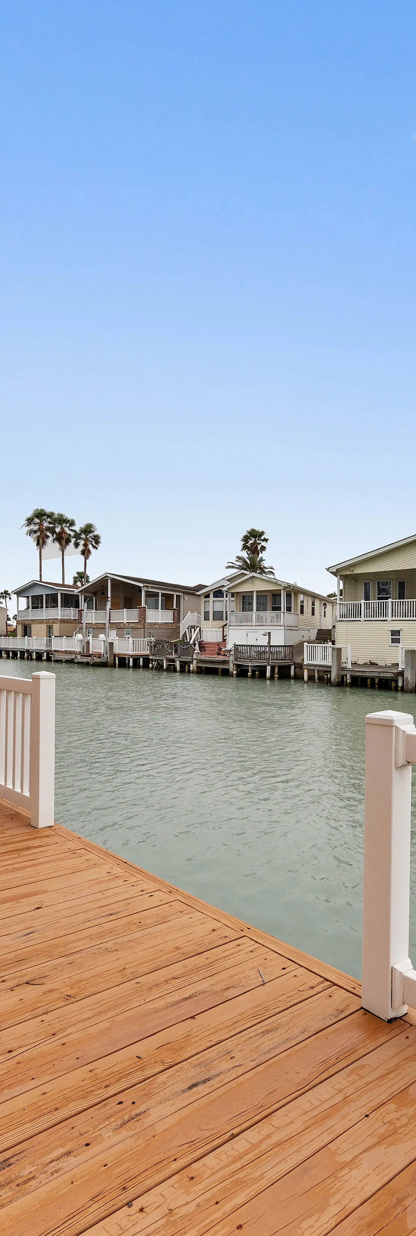 Coastal Canal Cottage - Waterfront, Dock, Pools