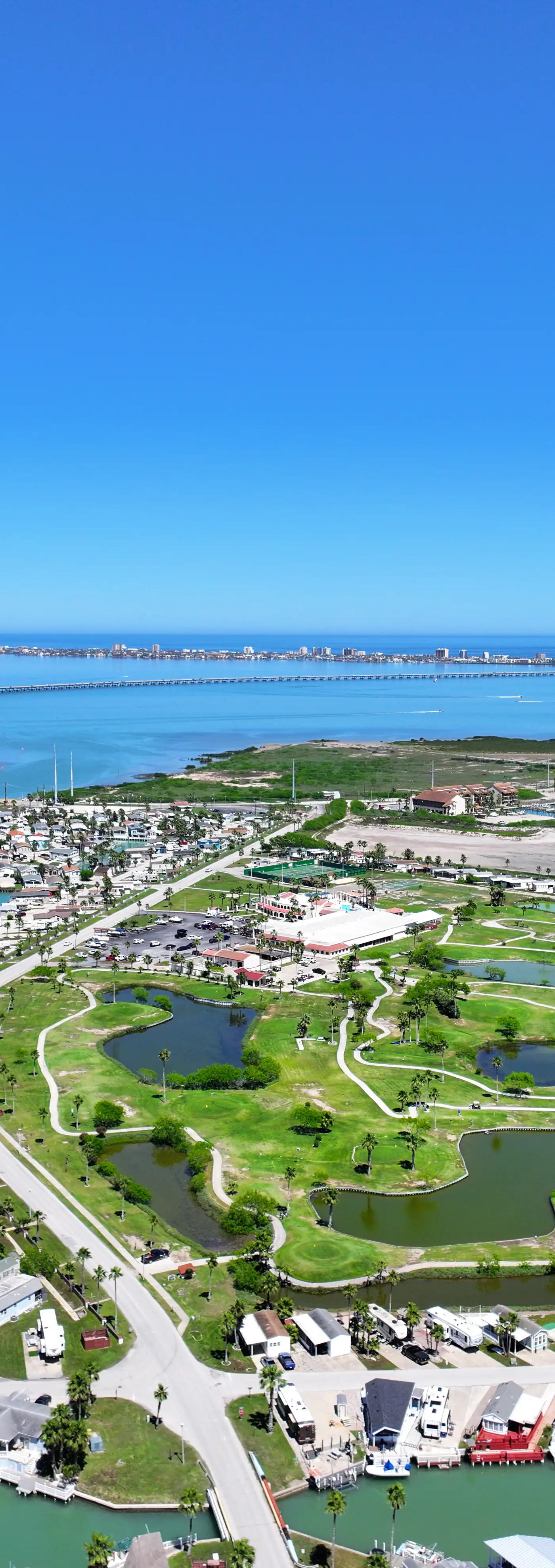 Little Breeze - Waterfront Cottage, Pools, Golf