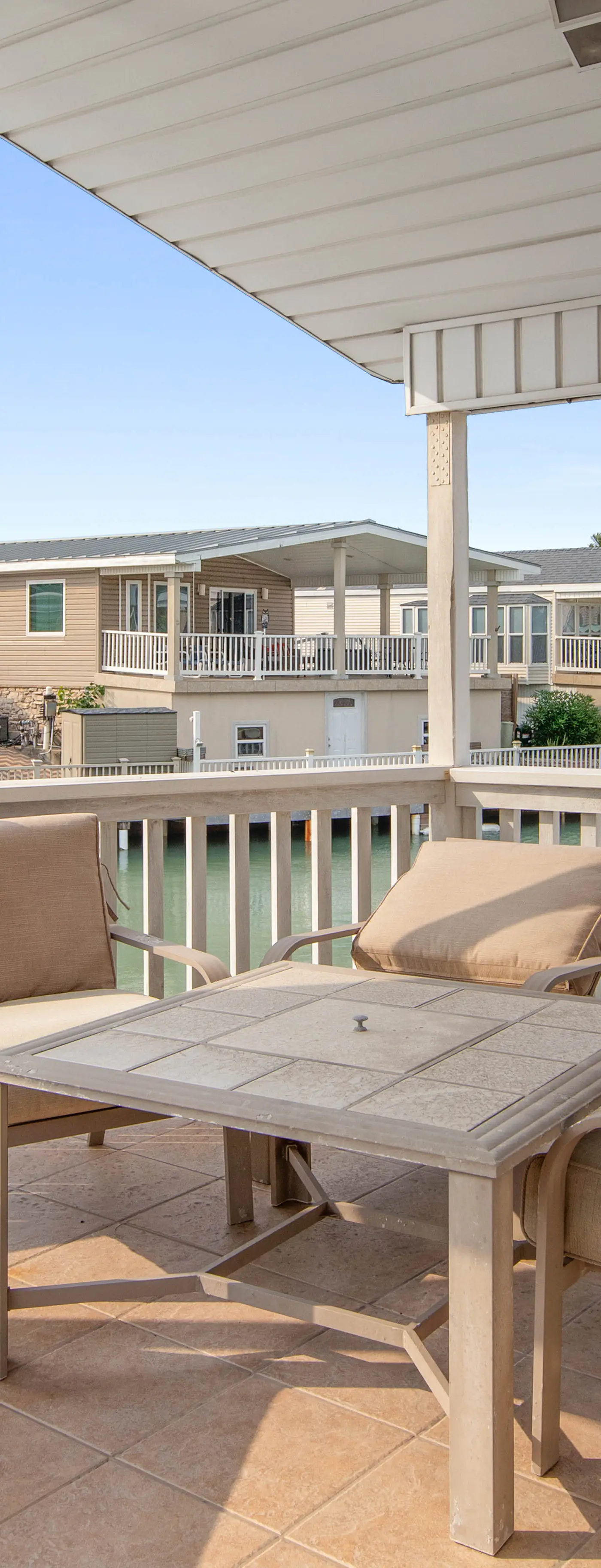 Little Breeze - Waterfront Cottage, Pools, Golf