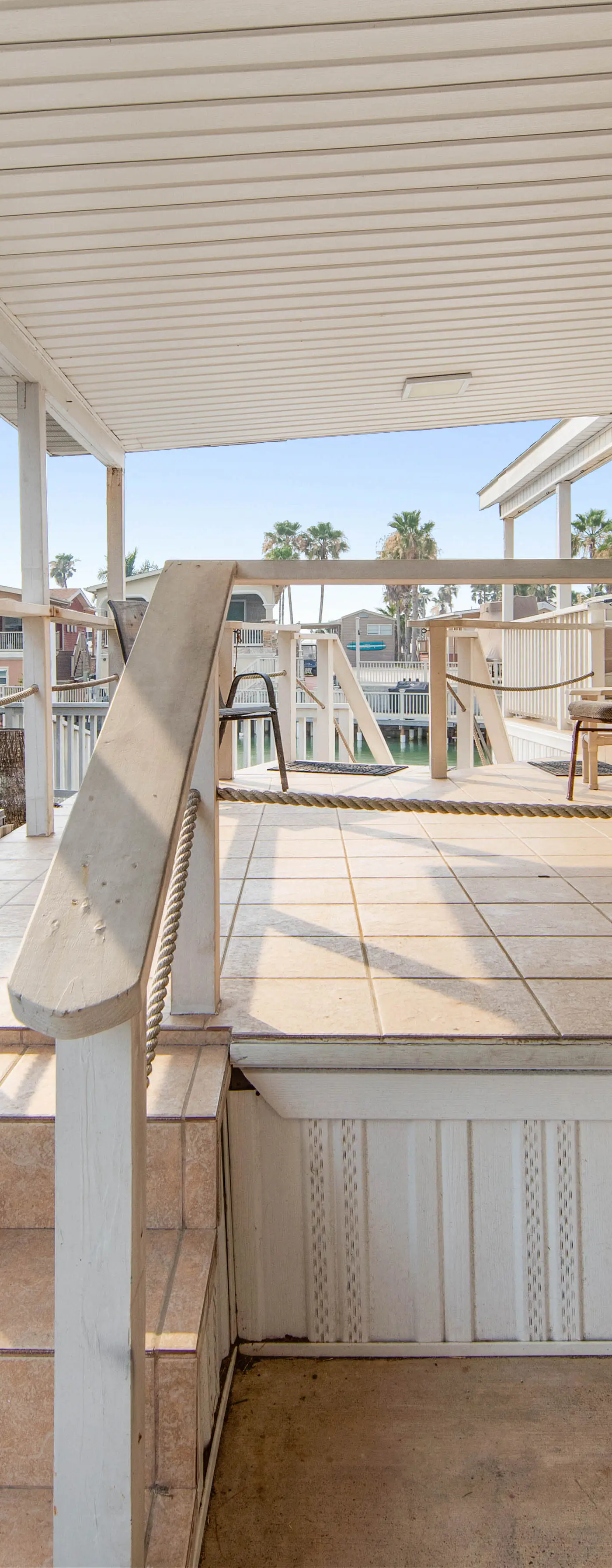 Little Breeze - Waterfront Cottage, Pools, Golf