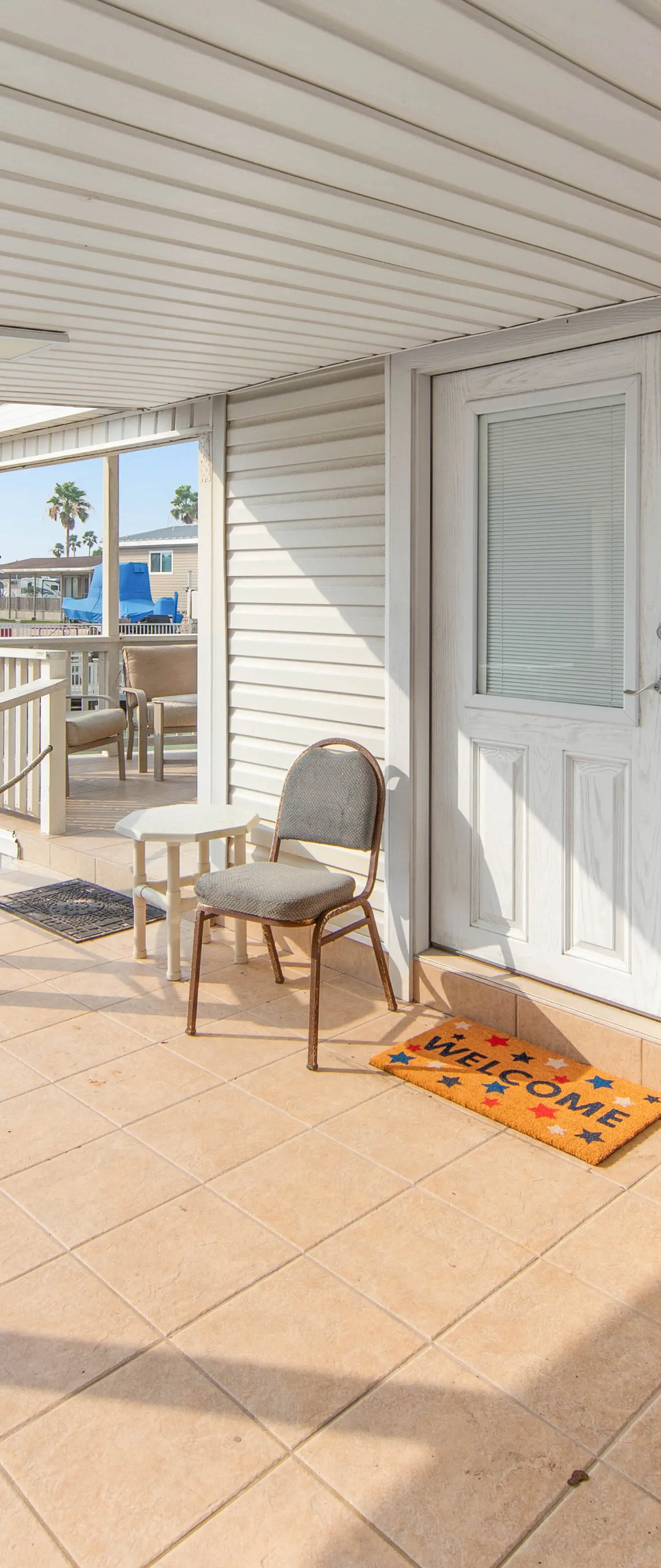 Little Breeze - Waterfront Cottage, Pools, Golf