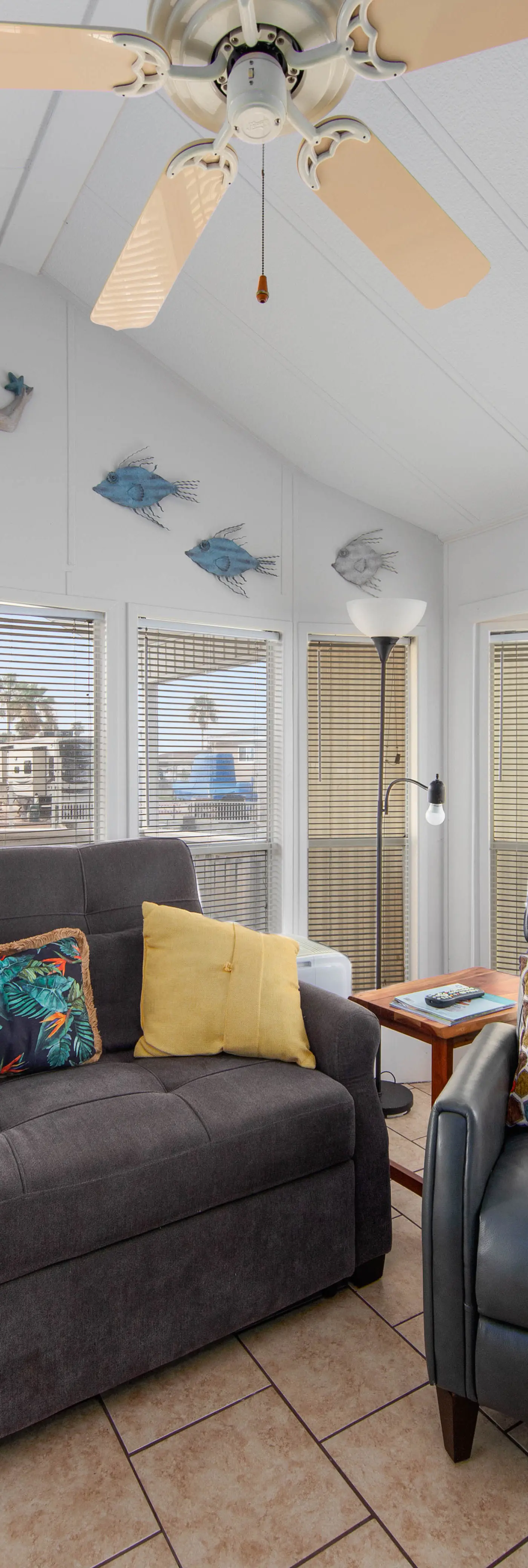 Little Breeze - Waterfront Cottage, Pools, Golf