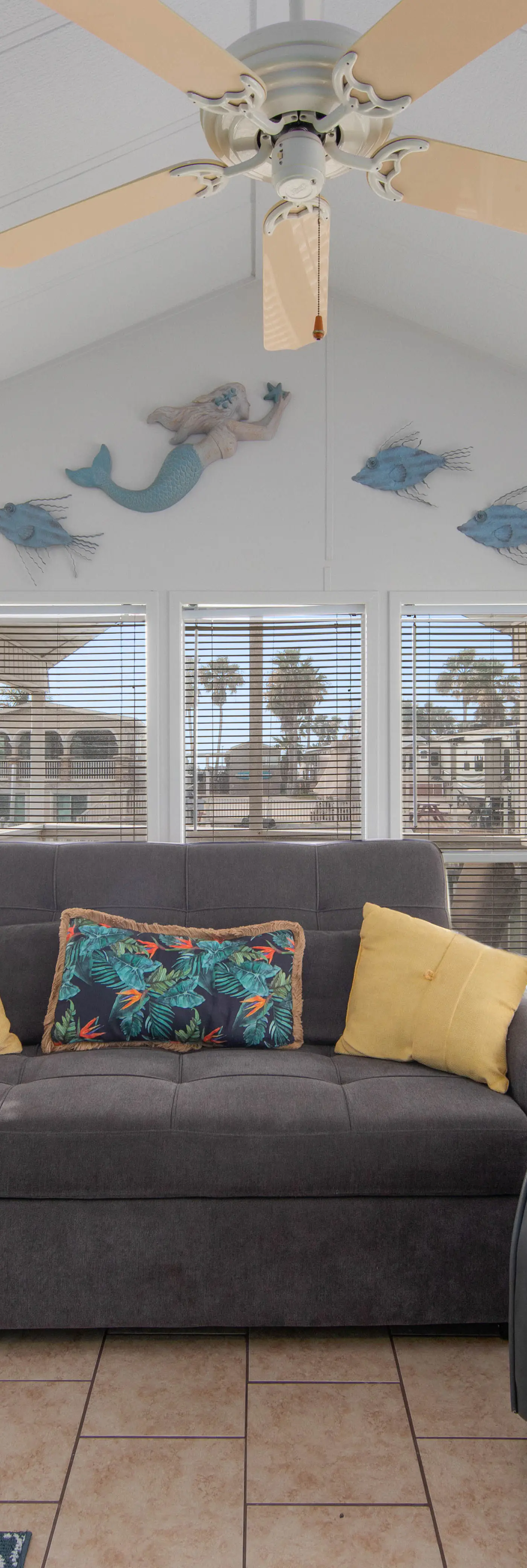 Little Breeze - Waterfront Cottage, Pools, Golf