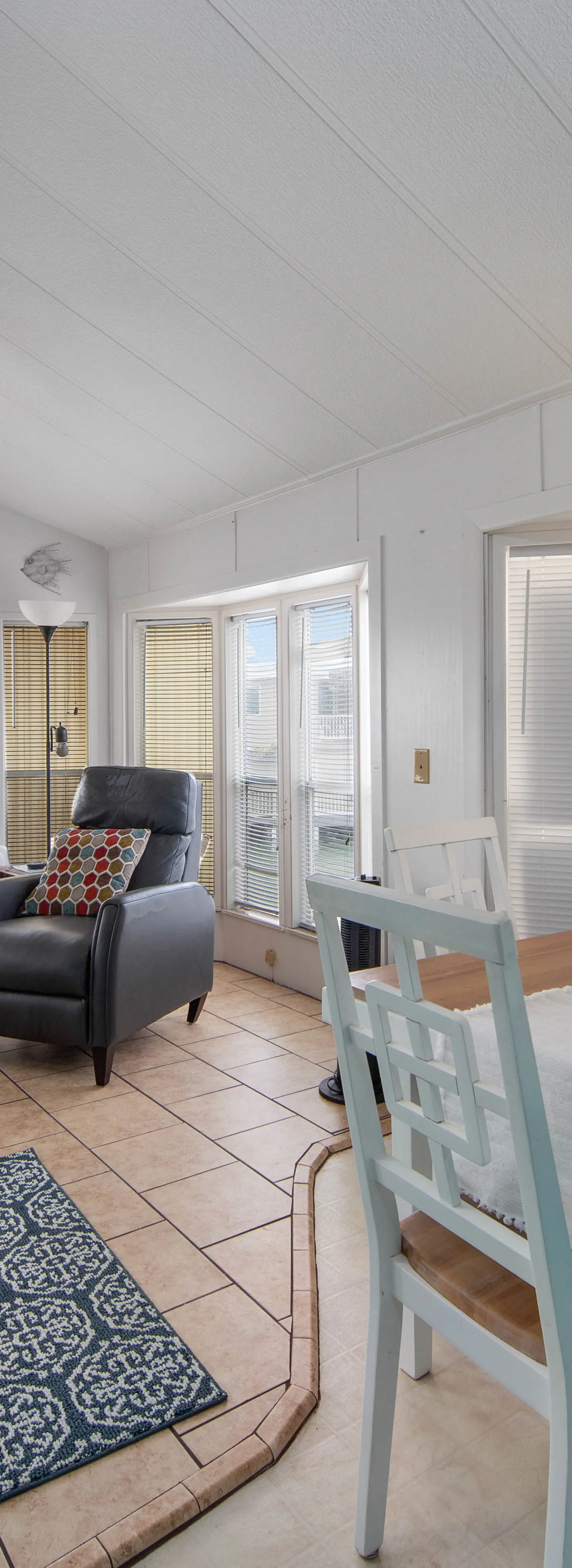 Little Breeze - Waterfront Cottage, Pools, Golf