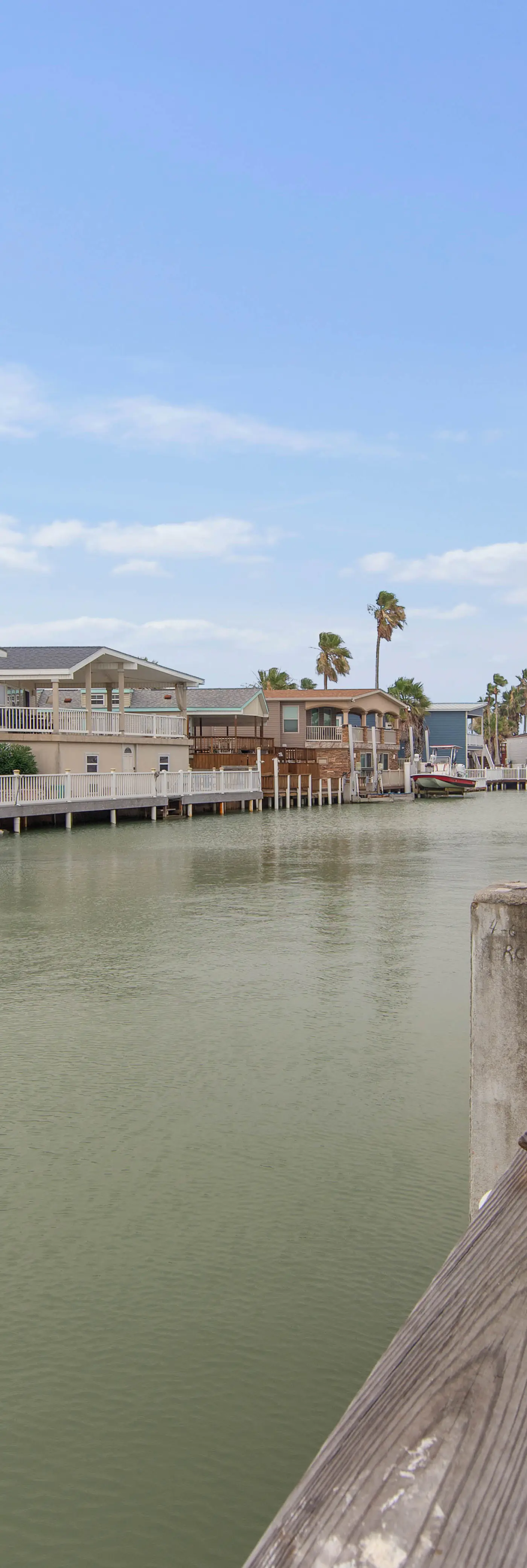 Little Breeze - Waterfront Cottage, Pools, Golf