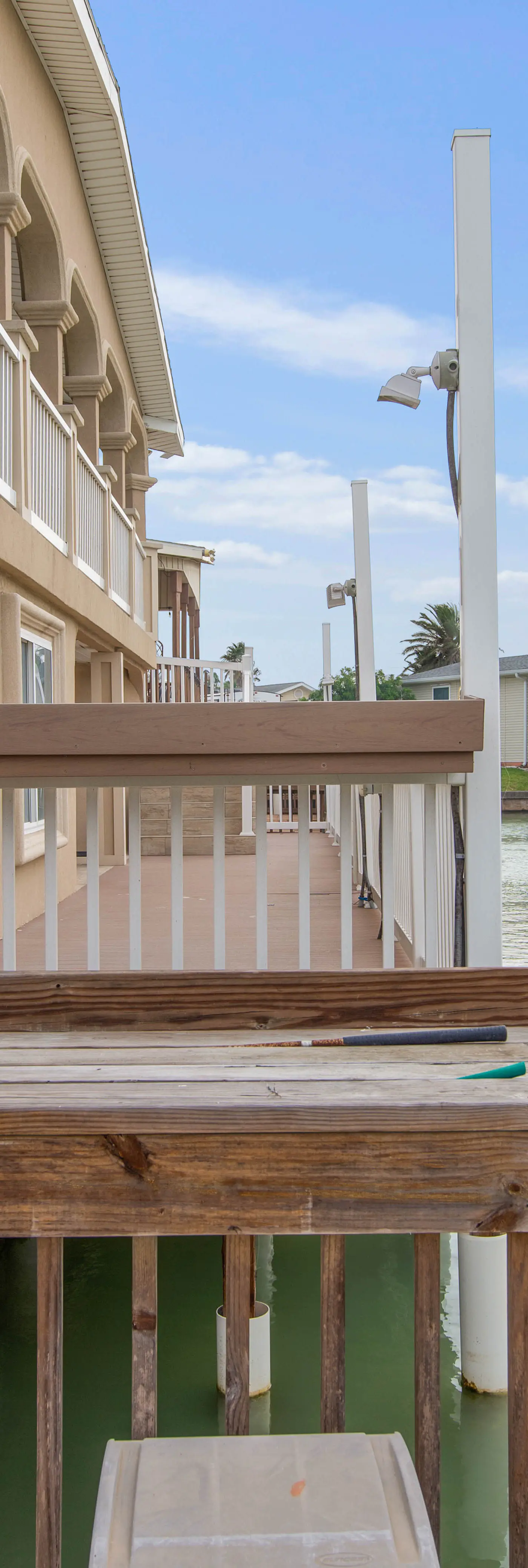 Little Breeze - Waterfront Cottage, Pools, Golf