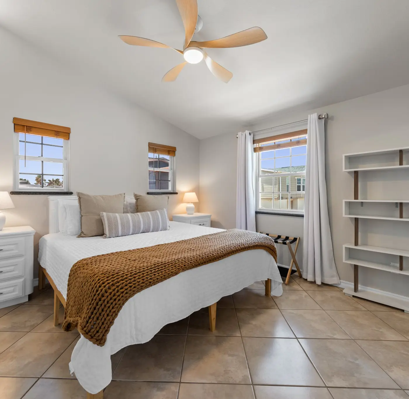 Sundial Circle - Waterfront, Pools, Golf, Tennis