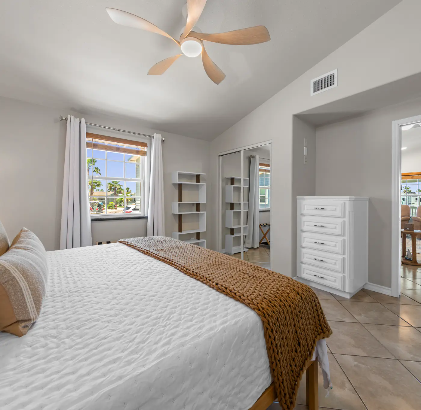 Sundial Circle - Waterfront, Pools, Golf, Tennis