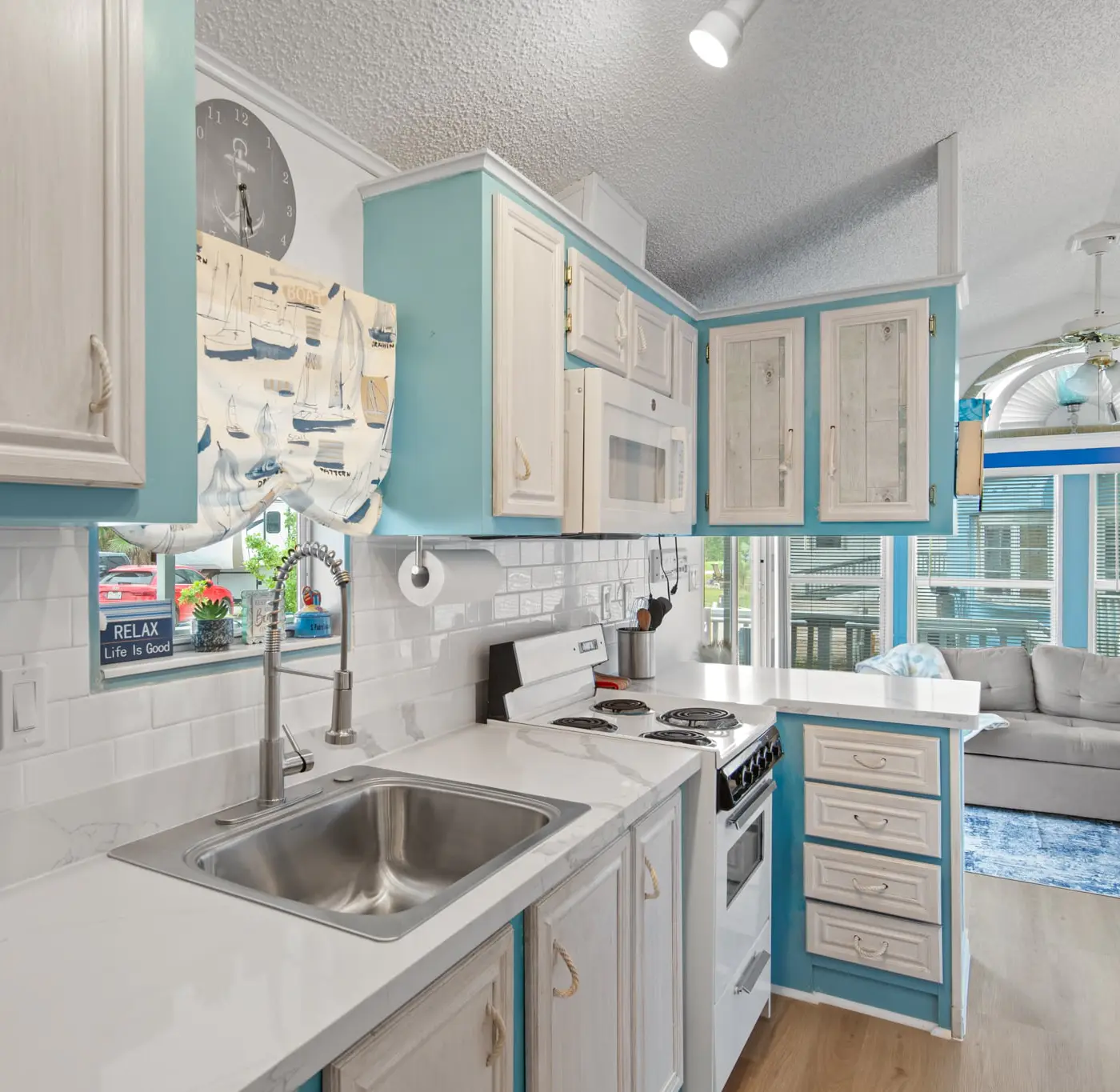 Blue Paradise - Pools, Golf, Deck, Pet Friendly