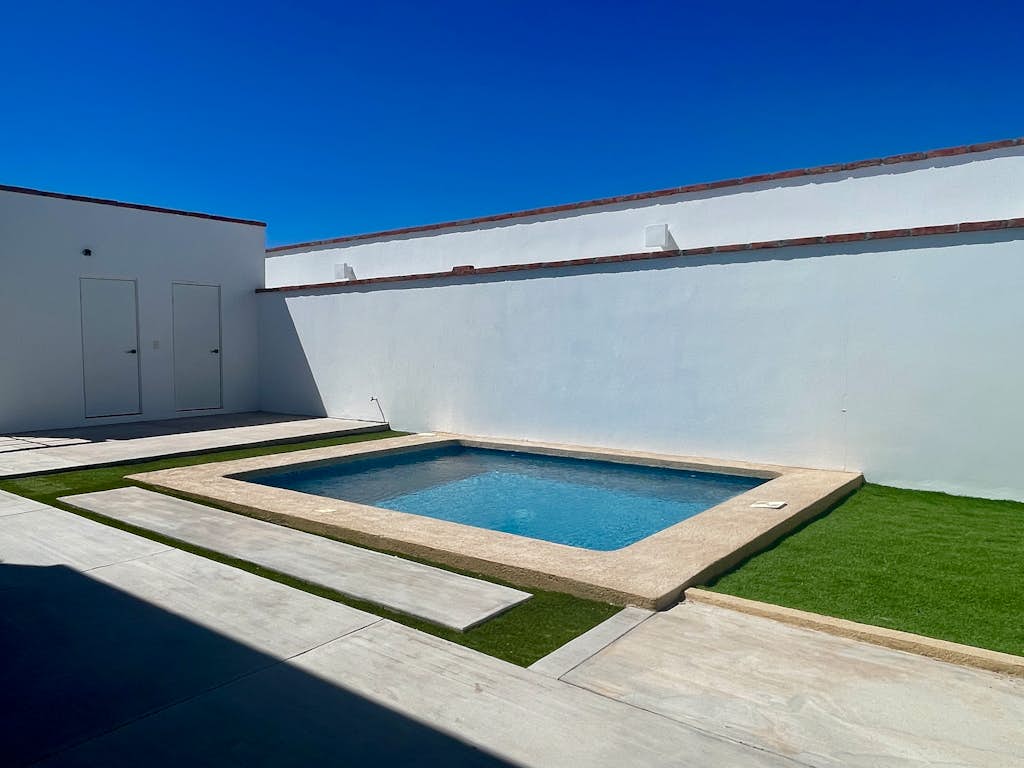 Mirador 69B, Private pool