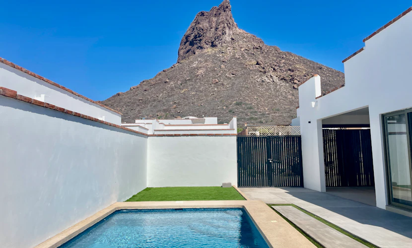 Mirador 69B, Private pool