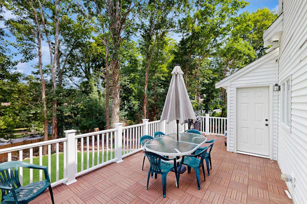 West Falmouth Family Retreat Near Chapoquoit Beach