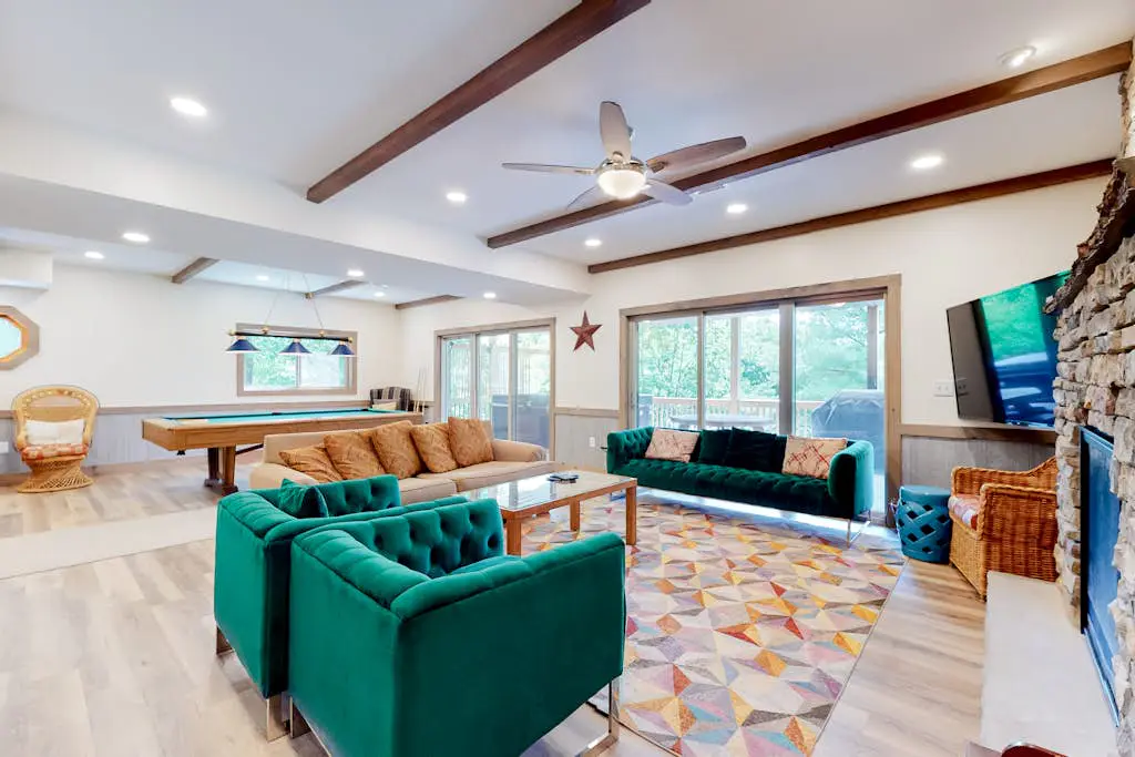 Luxurious Home with Hot Tub, Game Room & Fireplace