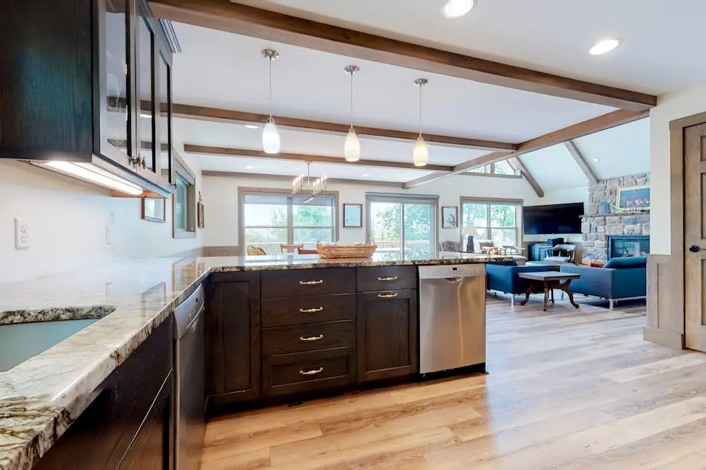 Luxurious Home with Hot Tub, Game Room & Fireplace