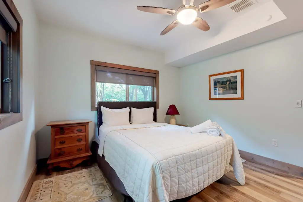 Luxurious Home with Hot Tub, Game Room & Fireplace