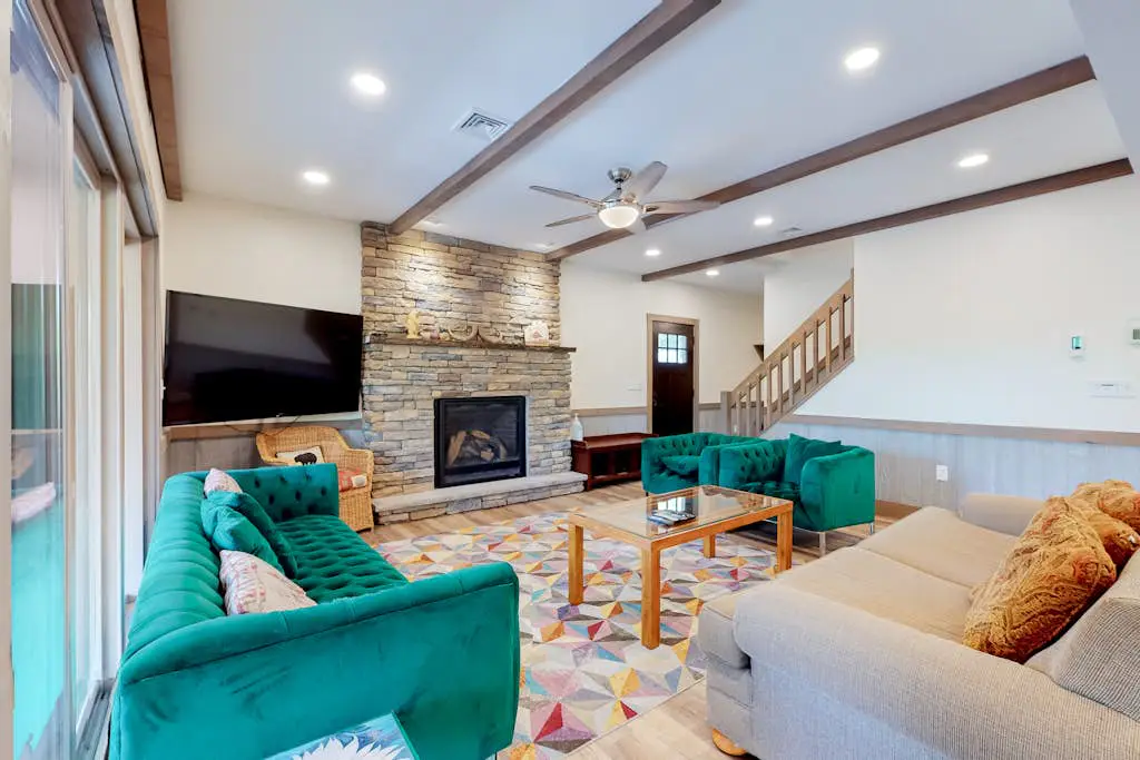 Luxurious Home with Hot Tub, Game Room & Fireplace
