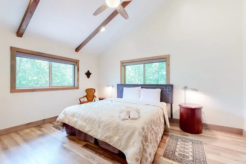 Luxurious Home with Hot Tub, Game Room & Fireplace