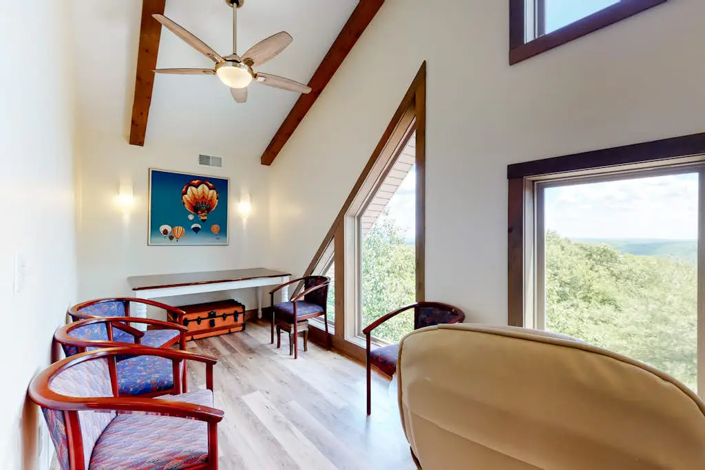 Luxurious Home with Hot Tub, Game Room & Fireplace
