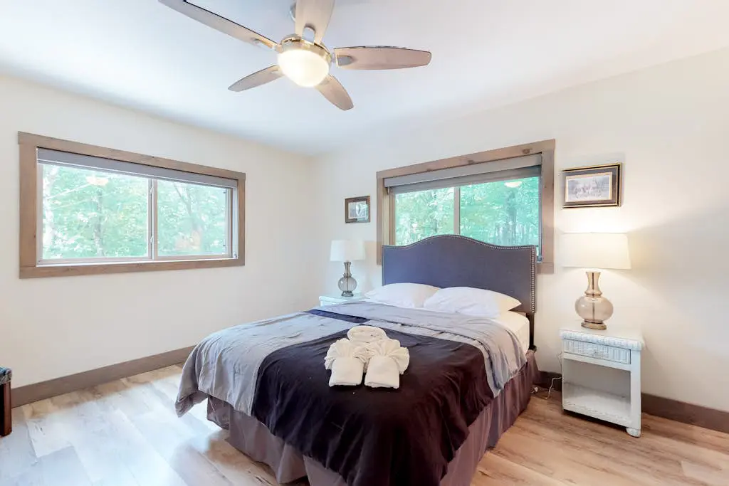 Luxurious Home with Hot Tub, Game Room & Fireplace