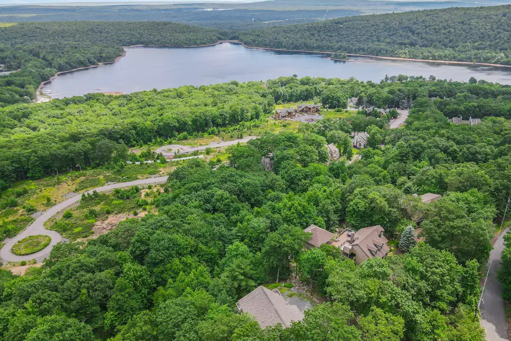 Luxurious Home with Hot Tub, Game Room & Fireplace