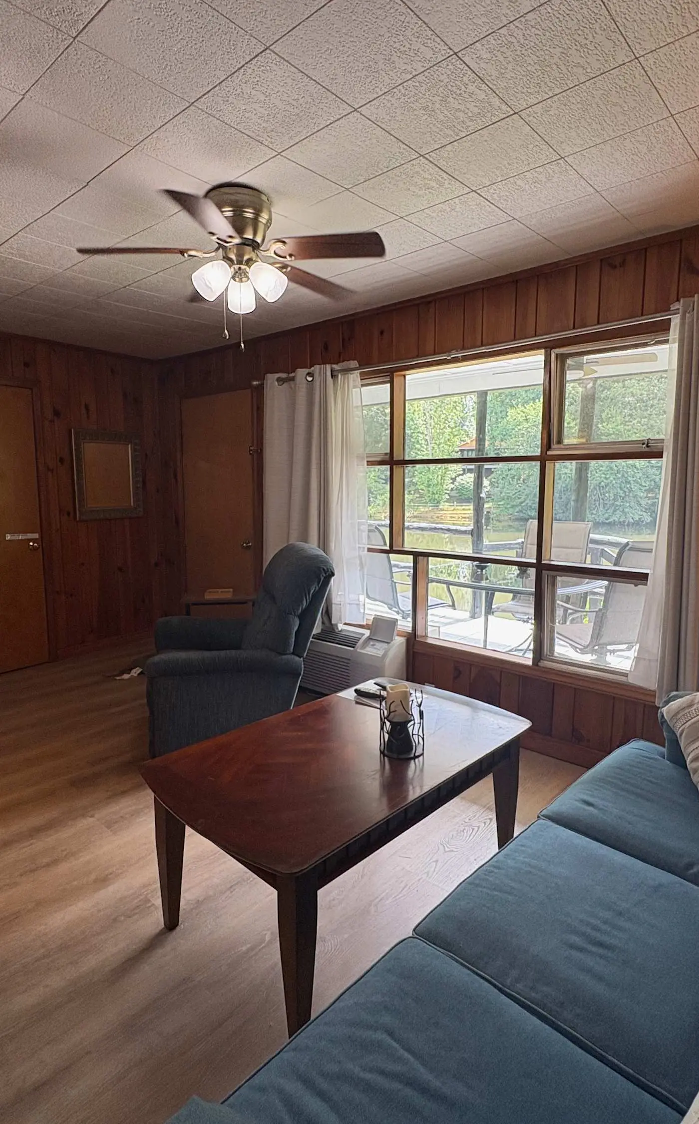 Lakeside condo, dog-friendly, AC, large porch, shared amenities, beach access, pool, tennis