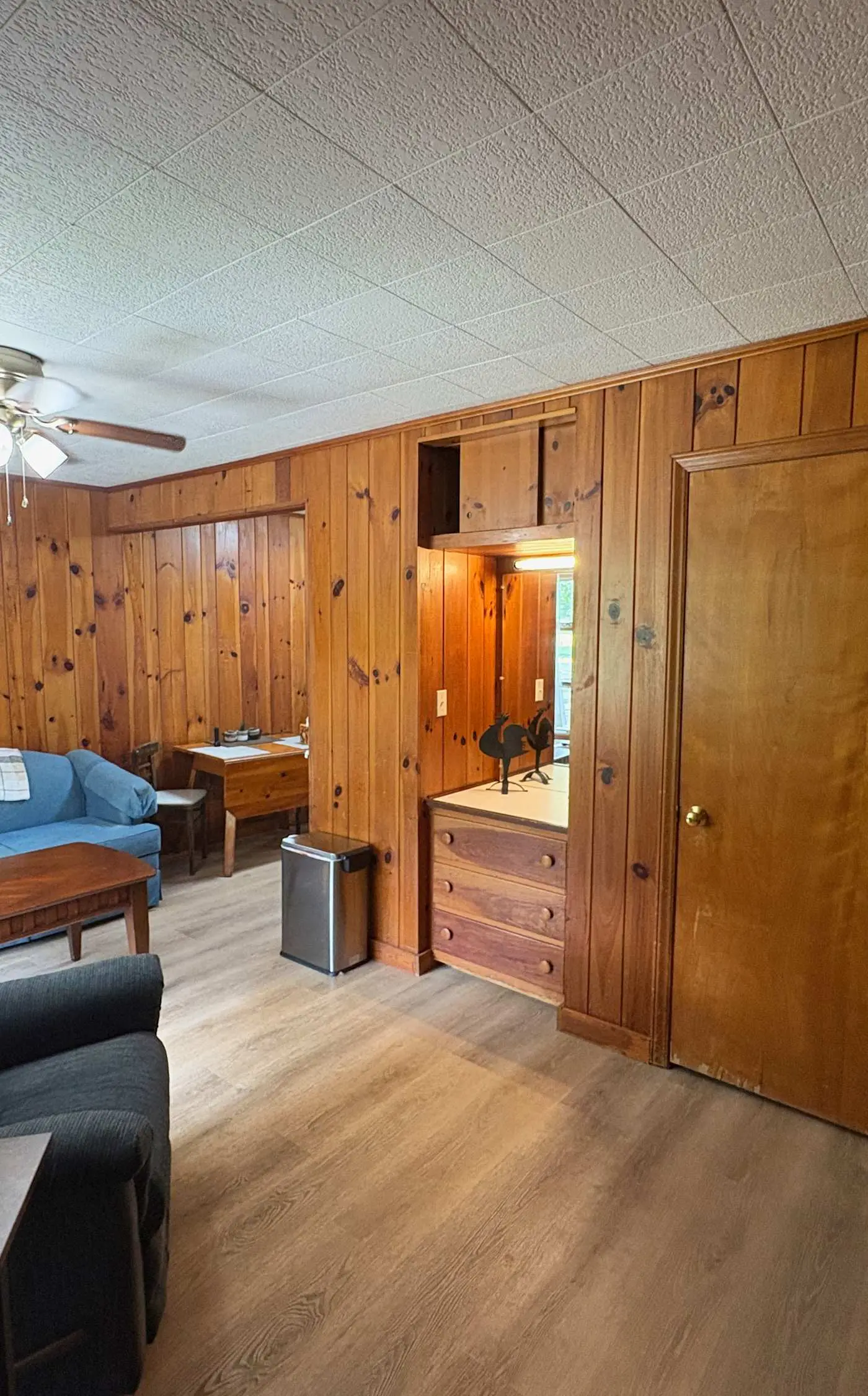 Lakeside condo, dog-friendly, AC, large porch, shared amenities, beach access, pool, tennis