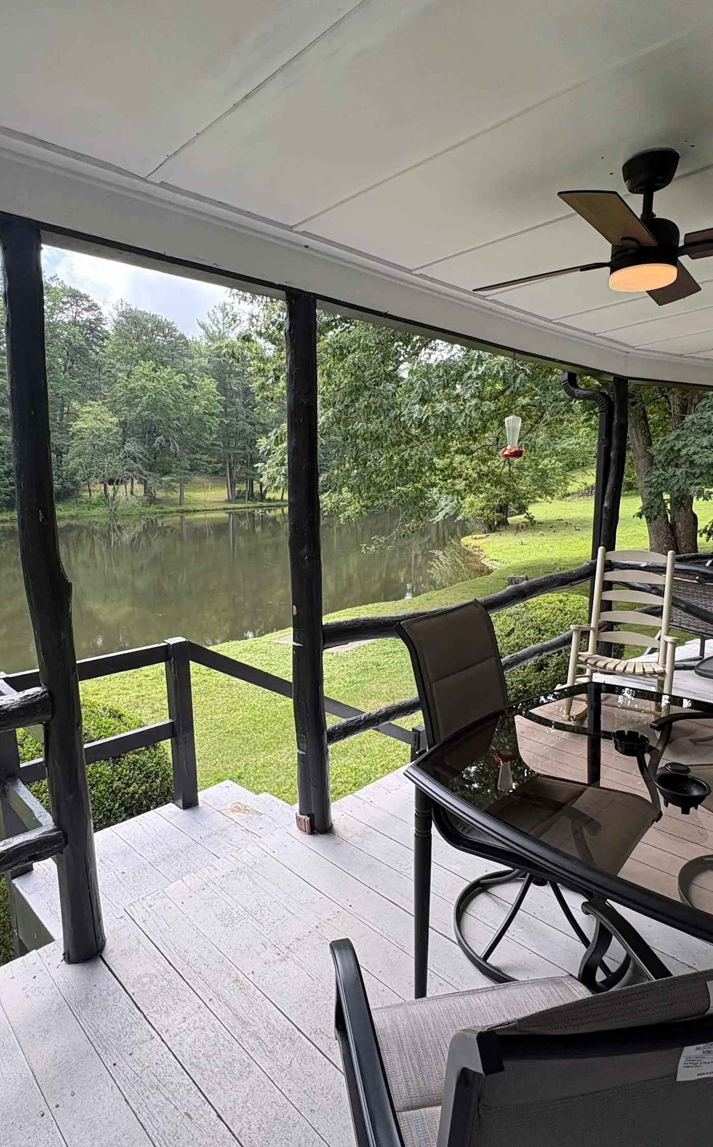 Lakeside condo, dog-friendly, AC, large porch, shared amenities, beach access, pool, tennis