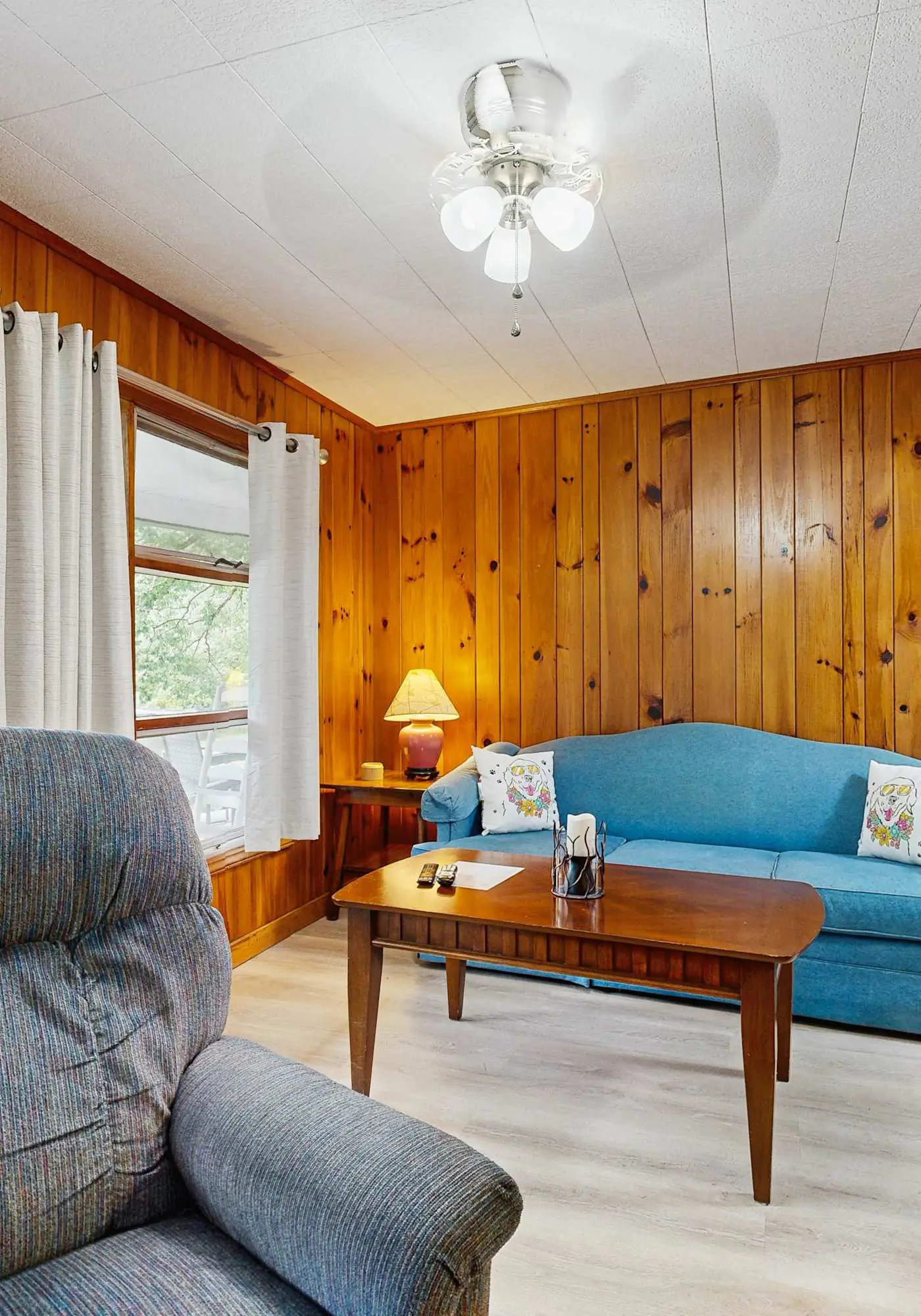 Lakeside condo, dog-friendly, AC, large porch, shared amenities, beach access, pool, tennis