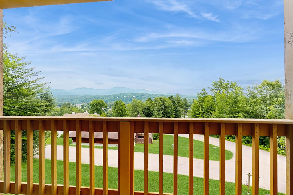 Mountainside All Season Condo: Escape, Explore & Adventure