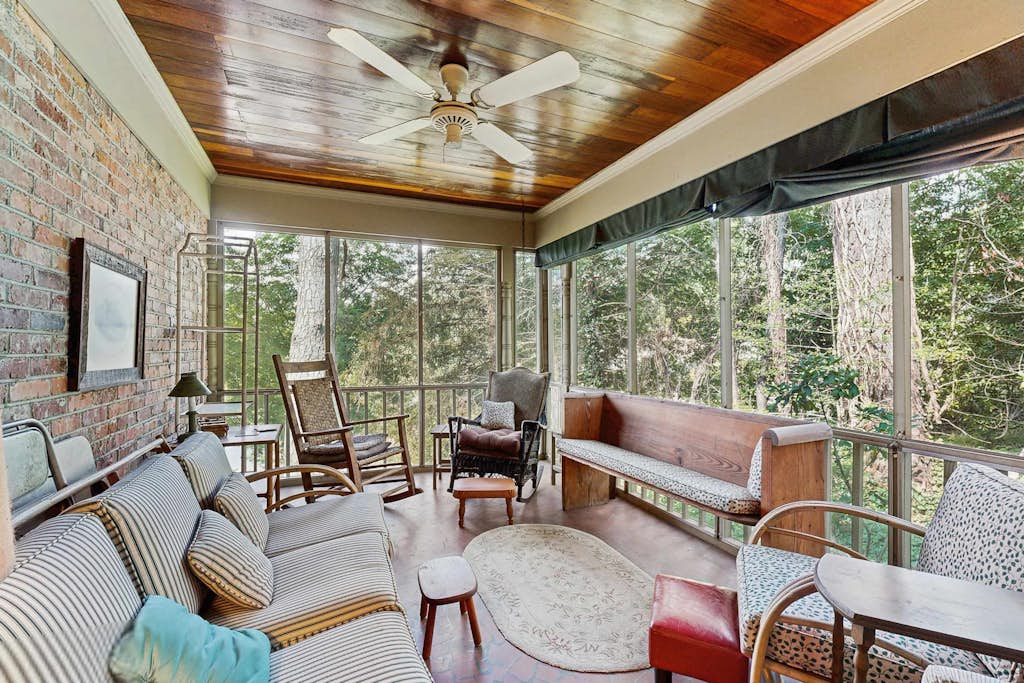 Spacious home, scenic views, screened porch, ac, shared pool and tennis courts