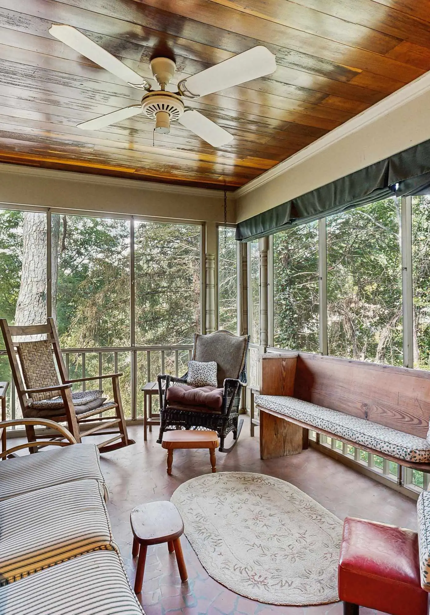 Spacious home, scenic views, screened porch, ac, shared pool and tennis courts