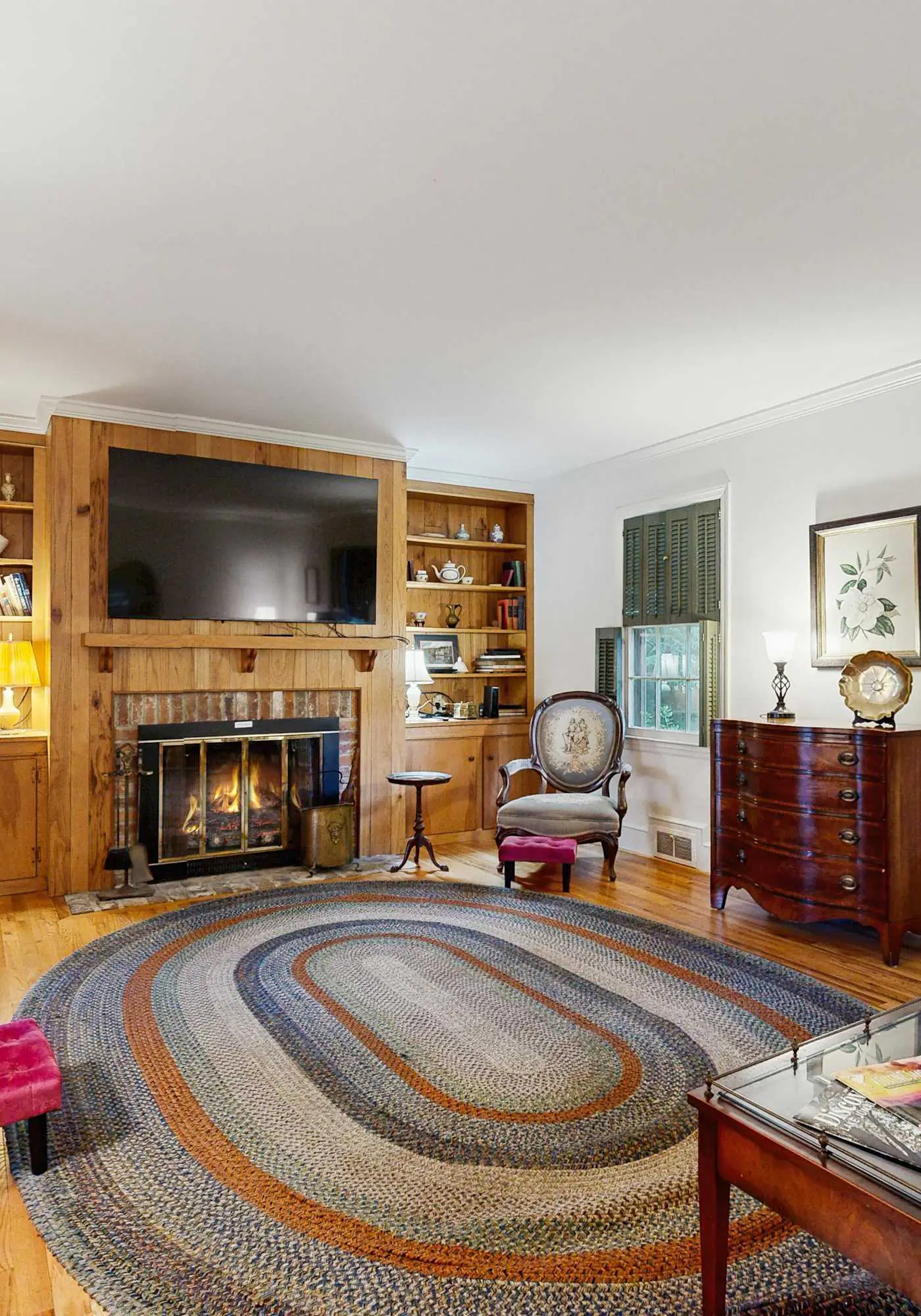 Spacious home, scenic views, screened porch, ac, shared pool and tennis courts