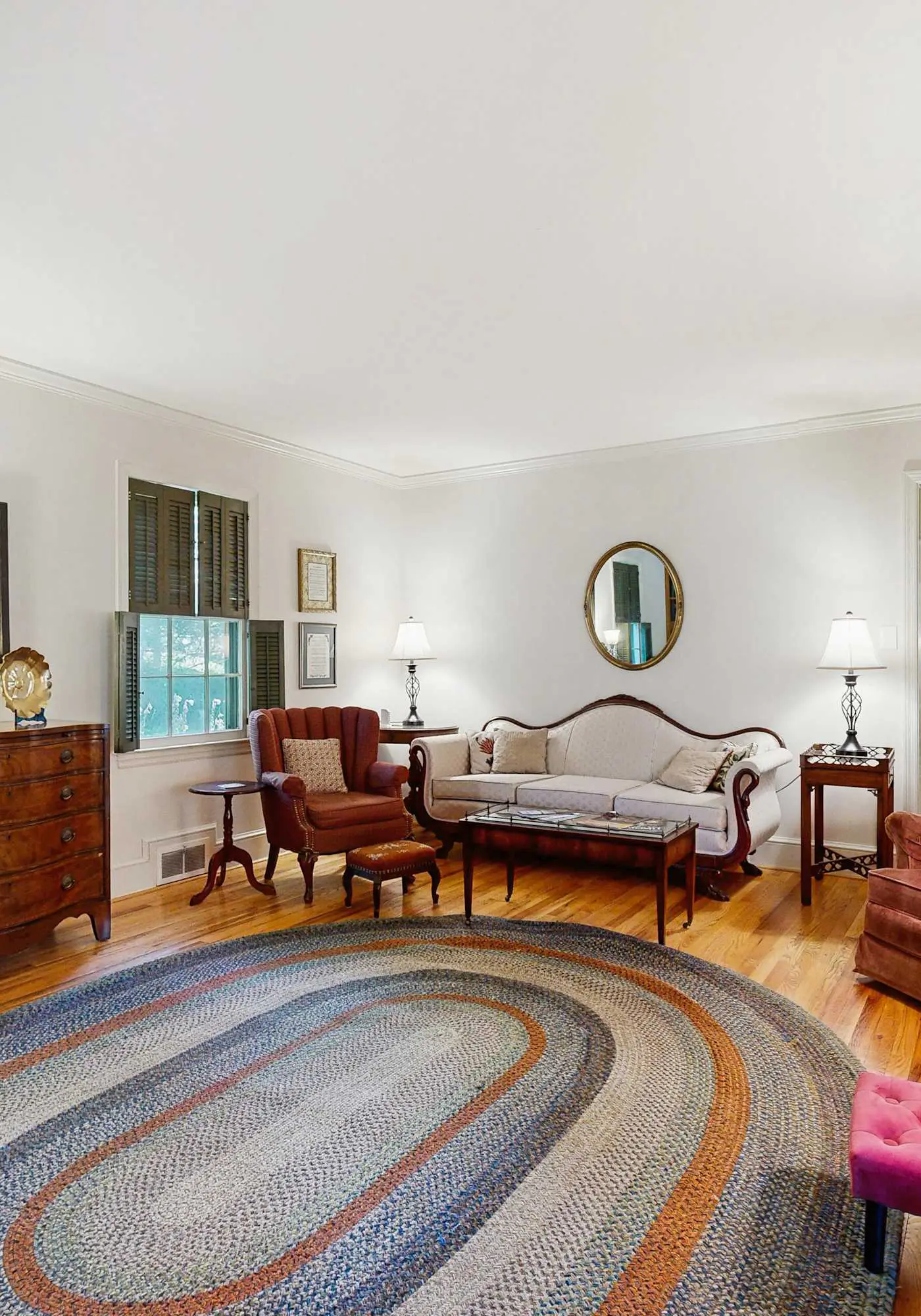 Spacious home, scenic views, screened porch, ac, shared pool and tennis courts