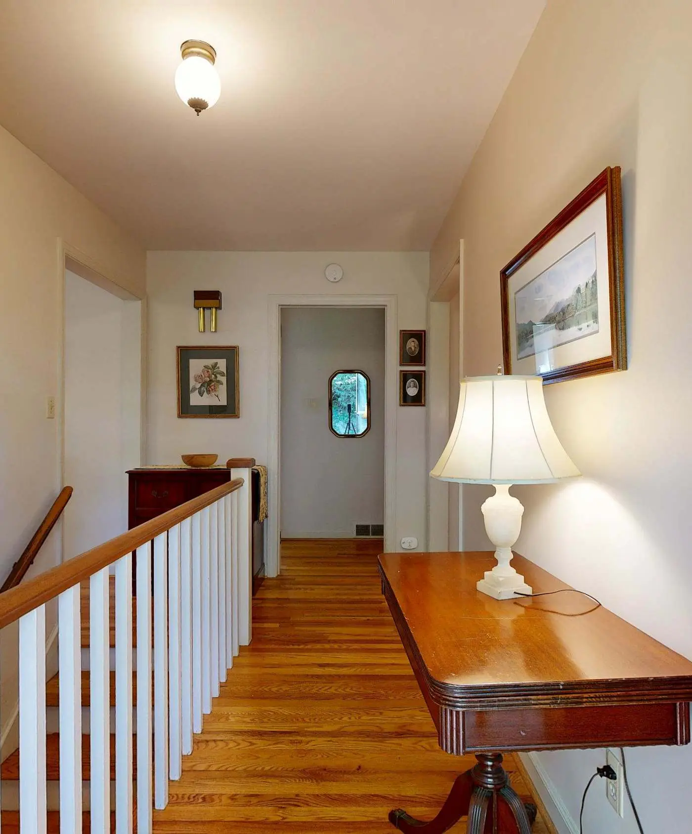 Spacious home, scenic views, screened porch, ac, shared pool and tennis courts