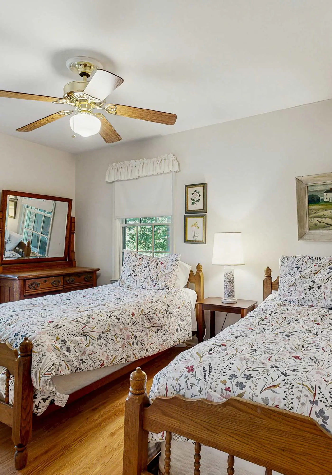 Spacious home, scenic views, screened porch, ac, shared pool and tennis courts
