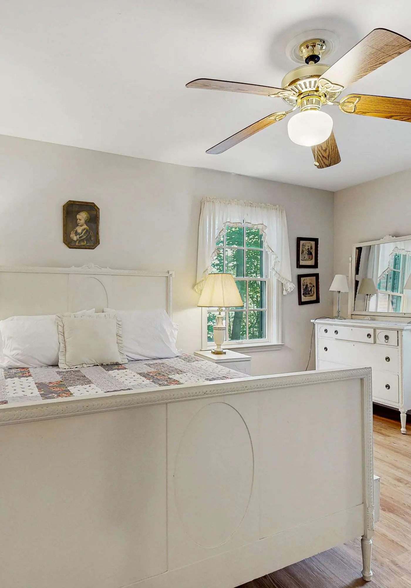 Spacious home, scenic views, screened porch, ac, shared pool and tennis courts