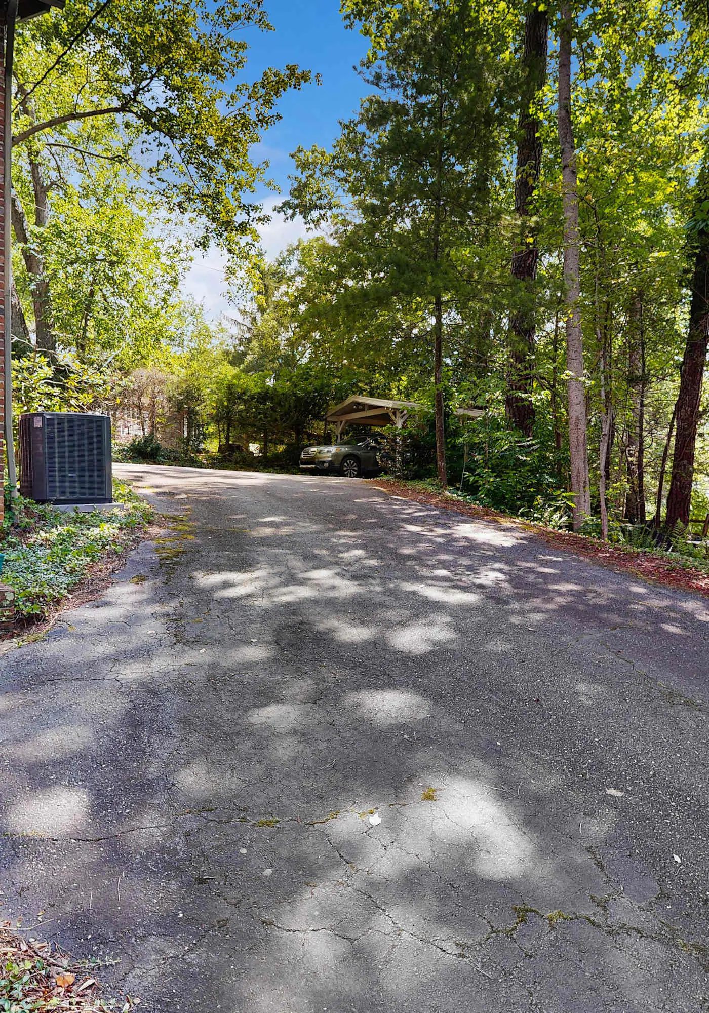 Spacious home, scenic views, screened porch, ac, shared pool and tennis courts