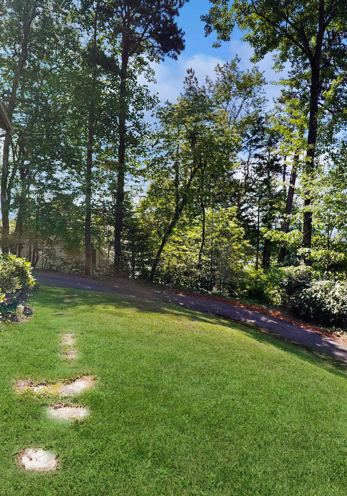 Spacious home, scenic views, screened porch, ac, shared pool and tennis courts