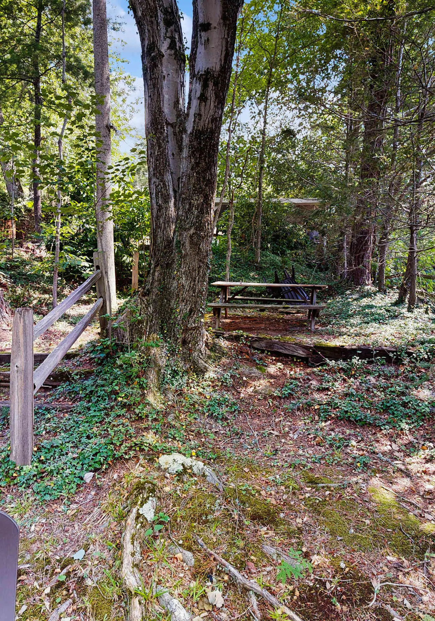 Spacious home, scenic views, screened porch, ac, shared pool and tennis courts