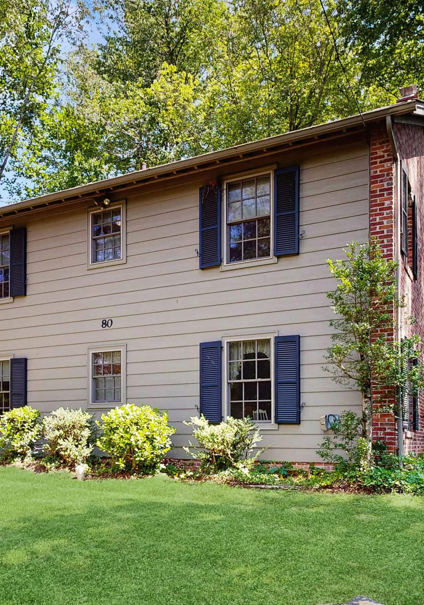 Spacious home, scenic views, screened porch, ac, shared pool and tennis courts
