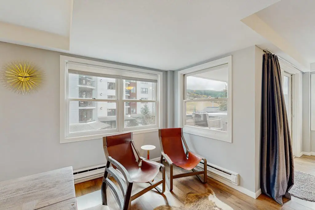 Torian Plum Plaza 308
