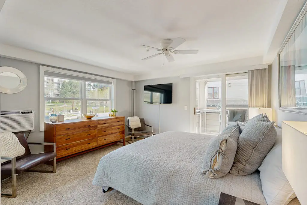 Torian Plum Plaza 308