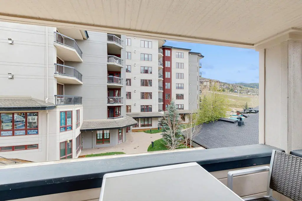 Torian Plum Plaza 308